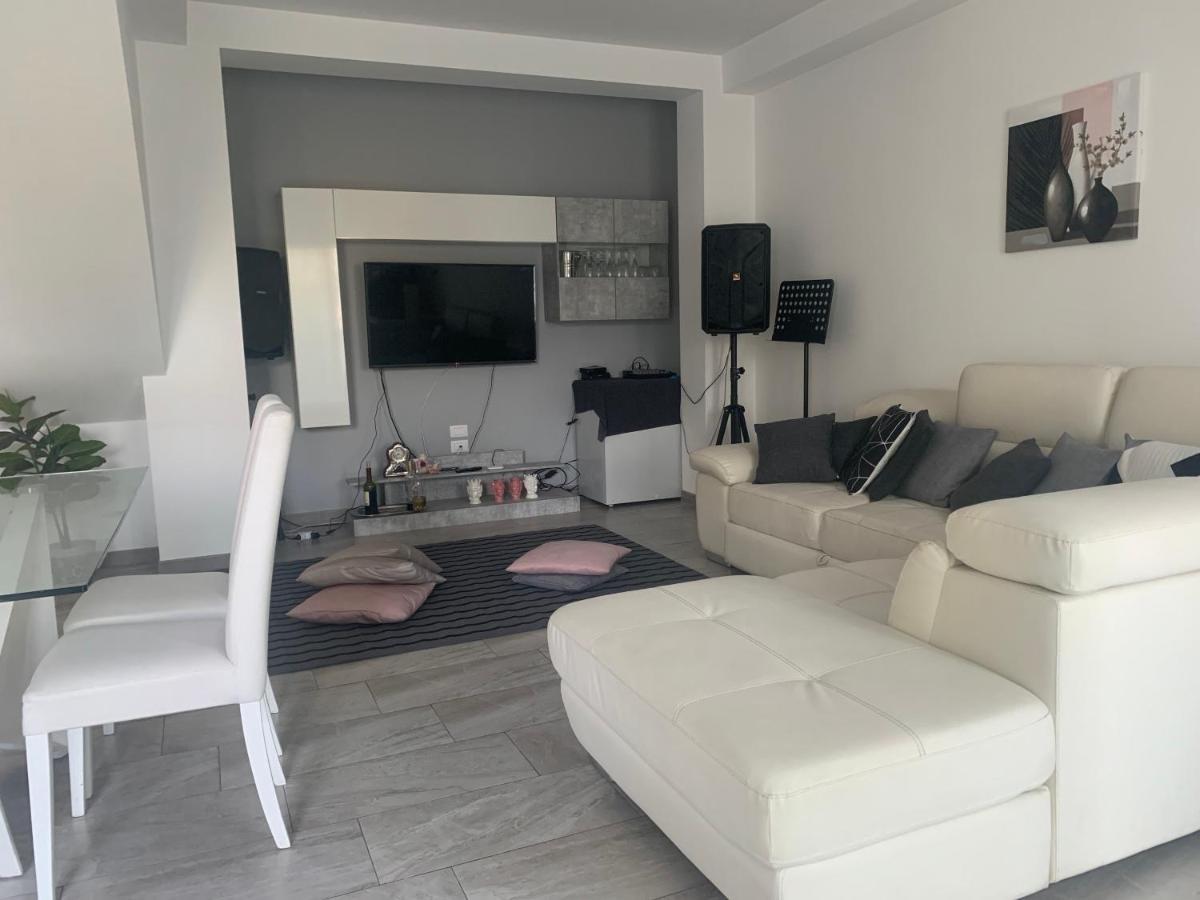 Villa In Affitto Ragalna ภายนอก รูปภาพ